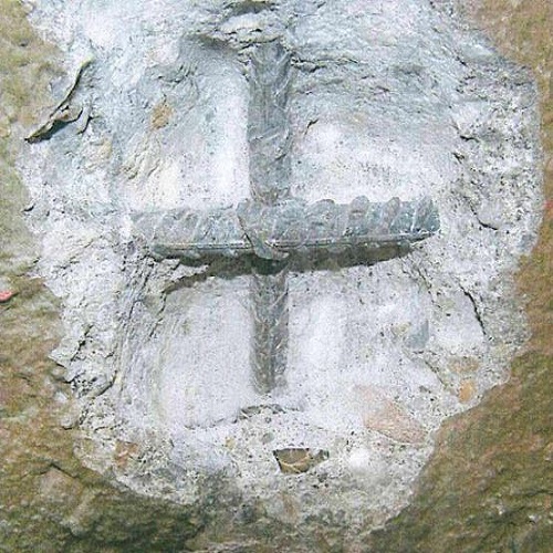Freigegelegte Bewehrung nach einer Bauteilöffnung zur Feststellung des Korrosionsgrades.